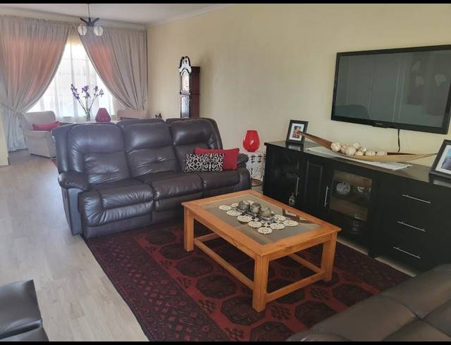 1 BEDROOM TOWNHOUSE FOR SALE IN MINNEBRONNE